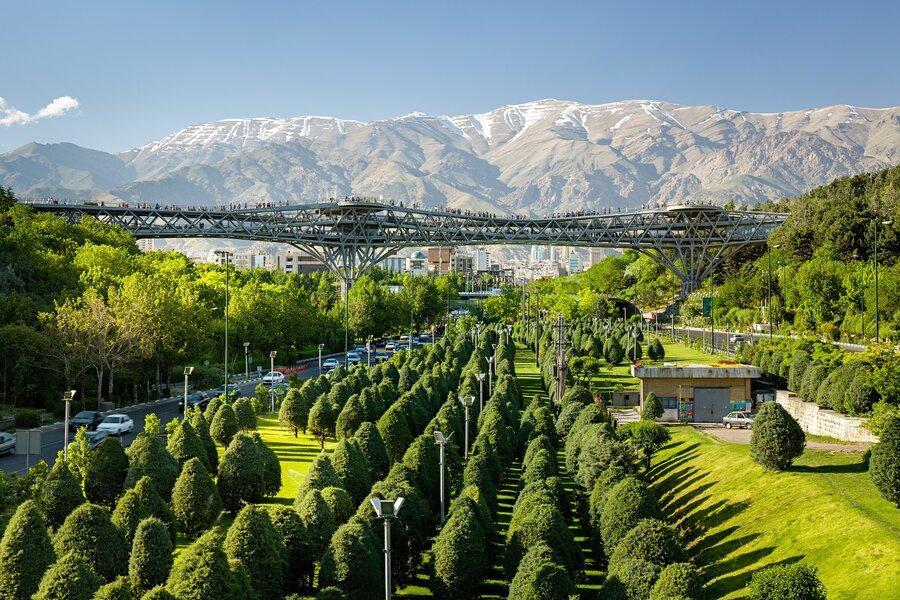 60 مجسمه چهره های مطرح کشور در میدان مشاهیر اراضی عباس آباد 60 مجسمه چهره های مطرح کشور در میدان مشاهیر اراضی عباس آباد