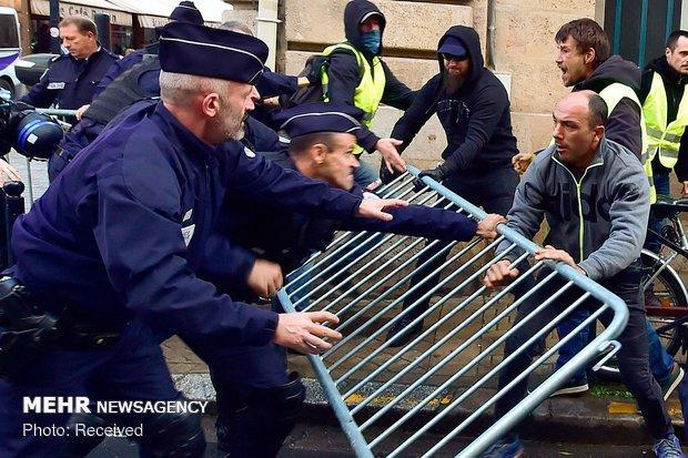 پلیس فرانسه علیه جدایی طلبان کاتالان وارد عمل شد پلیس فرانسه علیه جدایی طلبان کاتالان وارد عمل شد
