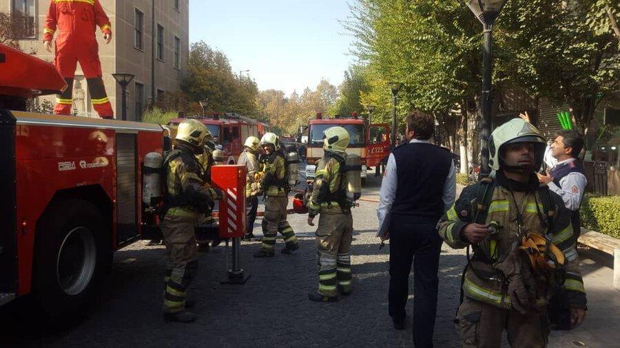 آتش به جان هتل های تهران افتاد ، تصاویر آتش سوزی هتل قدیمی آتش به جان هتل های تهران افتاد ، تصاویر آتش سوزی هتل قدیمی در خیابان صوراسرافیل ، 20 مسافر را از هتل خارج کردند