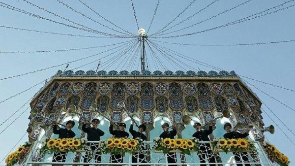 نقاره ها برای که به صدا در می آیند؟