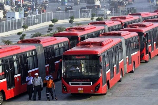 راهکار ساده برای تجمع رانندگان اتوبوس از سوی شهرداری ، سرانجام سرگردانی مسافران با اقدام ناجا