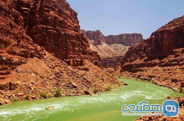 دره خزینه یکی از جاذبه های گردشگری استان لرستان به شمار دره خزینه یکی از جاذبه های گردشگری استان لرستان به شمار می رود