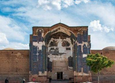مسجد کبود یکی از جاذبه های گردشگری تبریز به شمار می رود